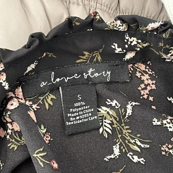 Love Story Floral Ruffle Neck Top whimsical gothic romantic Size Small - Picture 5 of 6